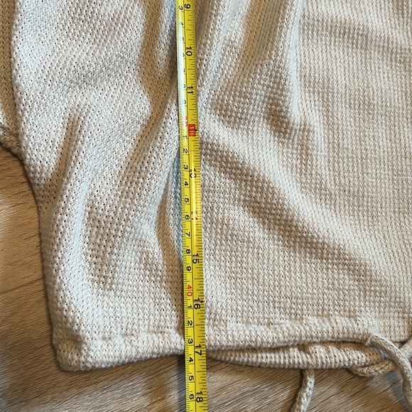 Women's Urban Outfitters Summer Cream Sweater Size Medium - Picture 8 of 8